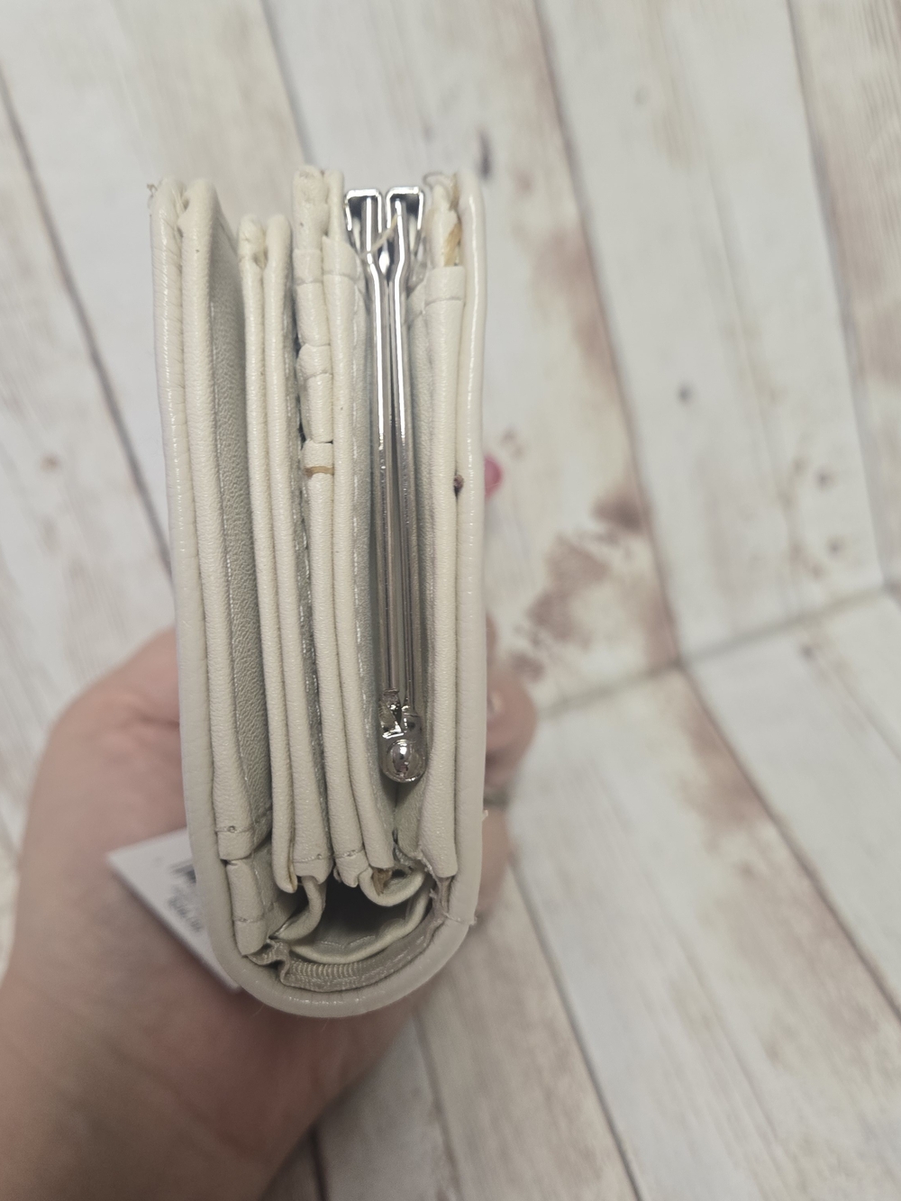 APT. 9 Abbey Indexer RFID Blocking Wallet Bone Cream NWT Safe Keeper - Picture 9 of 13